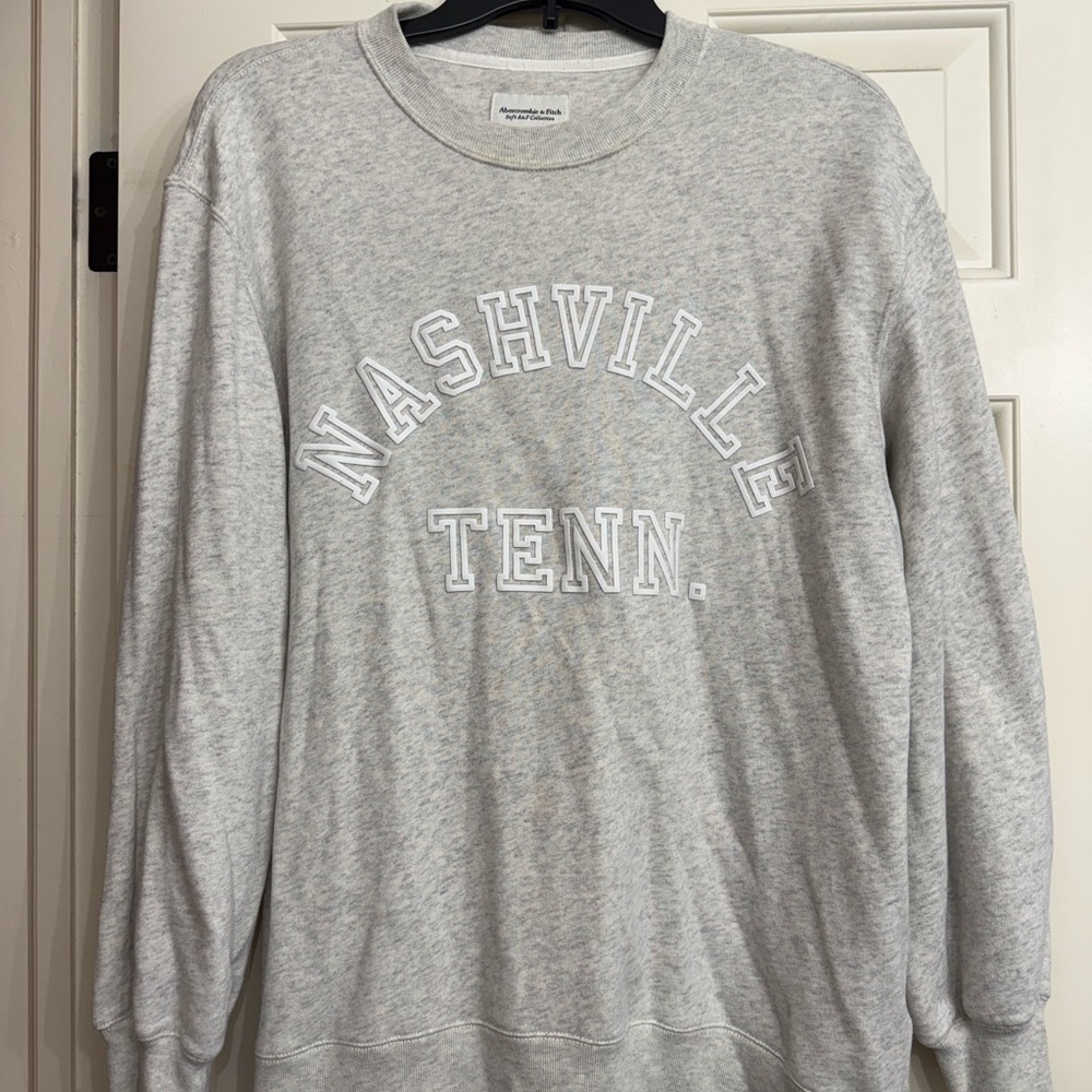 Abercrombie & Fitch Cream Sweatshirt